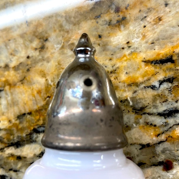 Vintage Milk Glass Salt & Pepper Shakers - Picture 9 of 9
